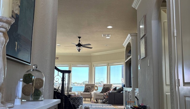 Amazing waterfront 3-bedroom house with pool and hot tub on Lake Conroe in Montgomery