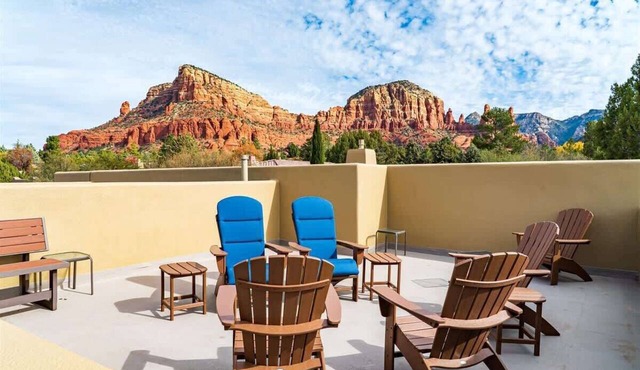Beautiful Sedona Home, Rooftop Deck + Views + Salt Pool!