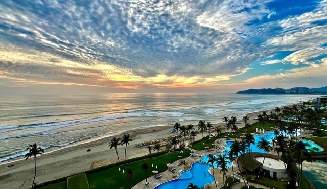 Beautiful Villa 5 minutes from beach at a golf course!