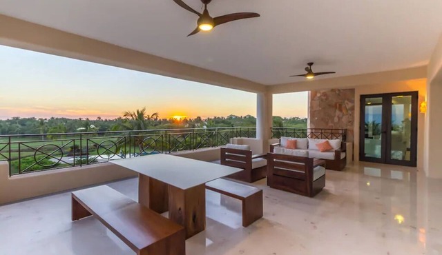Beautifully Furnished, Newly Renovated Unit with Cook & Golfcart!