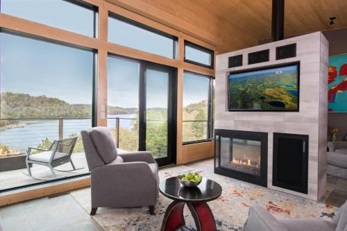Beaver Lakefront Cabins - Couples Only Getaways in Eureka Springs