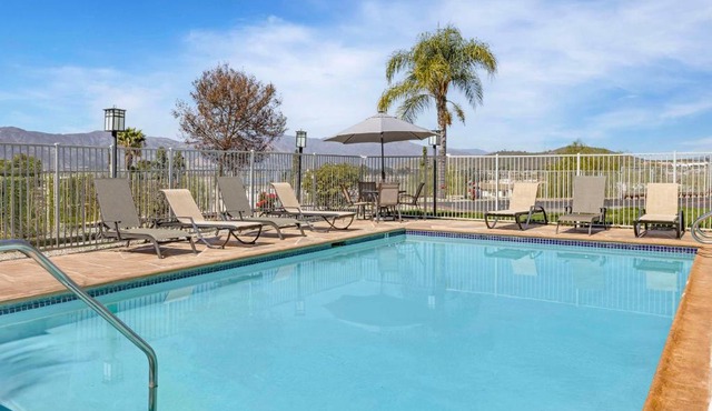 Best Western Plus Lake Elsinore Inn & Suites