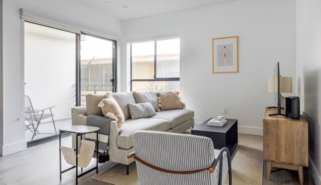 Blueground | Mar Vista, AC, w/d, nr beach