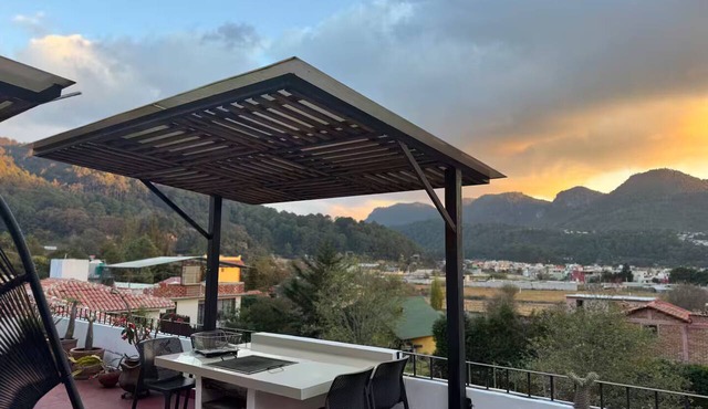 Boutique lodge with a terrace at the foot of the mountain
