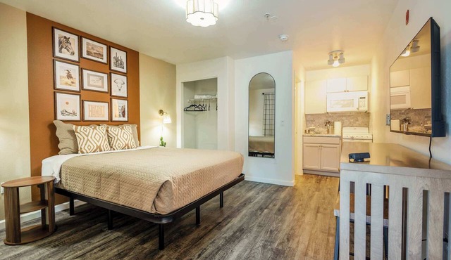 Brand New Studio | Fast WiFi | Near I-10 in Tolleson