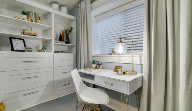 Bright & Cozy Modern Studio, Fast WiFi, Quiet, Walkable to University of Portland in Portland