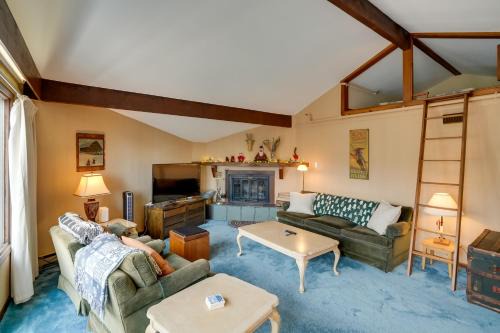 Bromley Mountain Escape w/2 Balconies: Hike & Ski in Peru