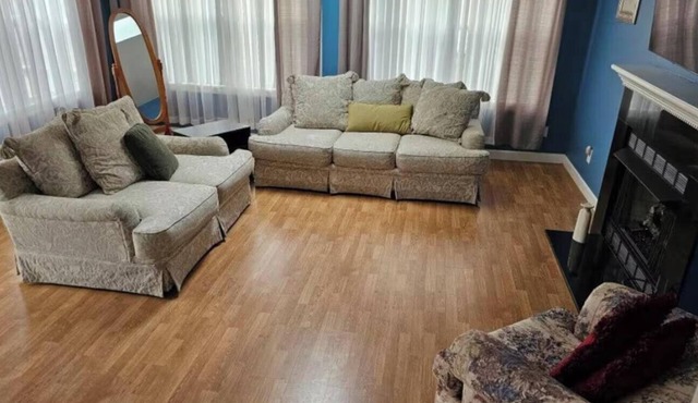 Cambrook - 5 bedrm - 8 Beds 2 bathrooms in Saint Charles