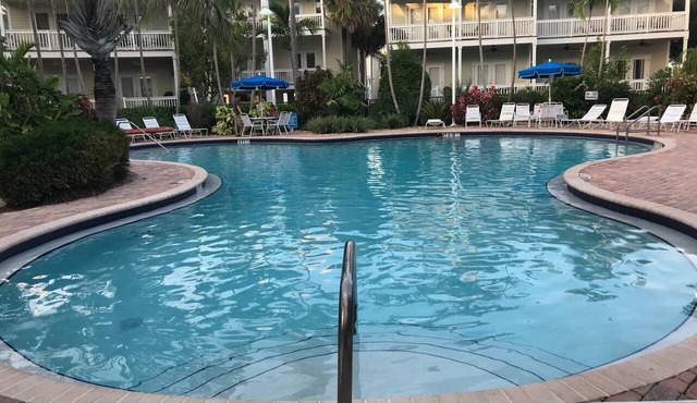 Casa Calypso- Beautiful Tropical 3 KING Beds, 3 baths - 2 miles to beach in Key West