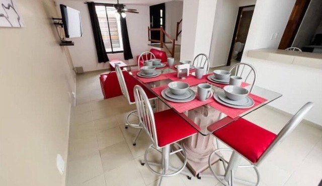 Casa de las Lomas 3BR - 2 Bathroom - Free Parking