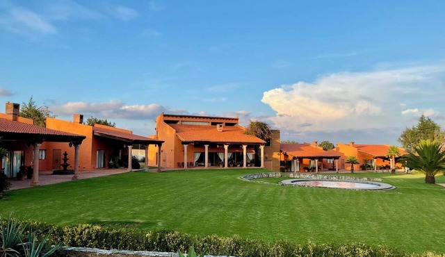 Casa La Loma: Boutique Country Retreat with Staff Included and a Central Pool in Huasca de Ocampo