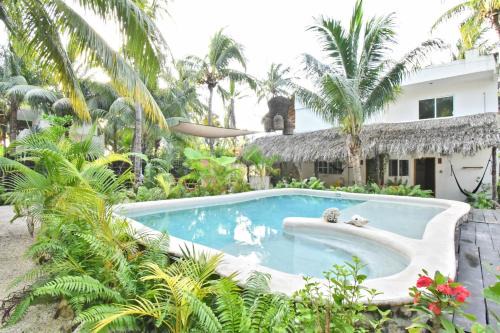 Casa Maria Bonita & Restaurant El Cuyo by Spot Rentals