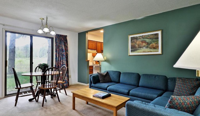 Cedarbrook Queen Suite 103 in Killington