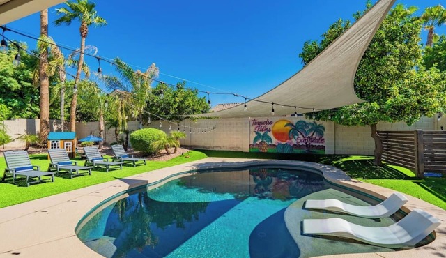 Central Scottsdale w/heated pool, BBQ, EV charging