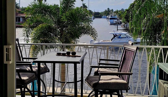 Charming condo in Intracostal and heart of Pompano Beach .Live the life ! in Pompano Beach