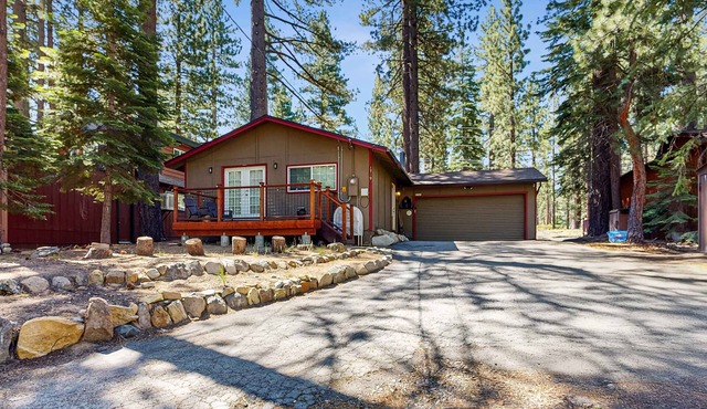 Charming Dog-Friendly Home Steps from Hiking Trails - private W&D