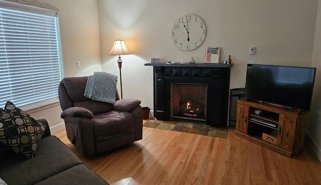 Charming, Private Cottage in Myrtle Creek in Myrtle Creek