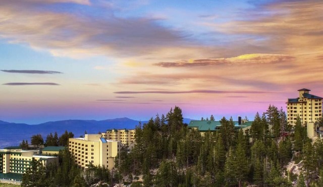 Charming resort at the mountain at Lake Tahoe, near casinos - LABOR DAY week in Stateline
