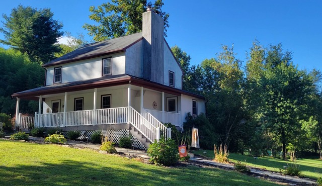 Cheerful 3 bedroom country home with a pool in Barto