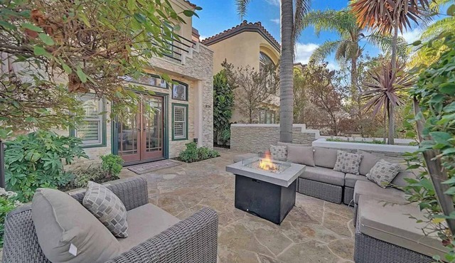 Coastal Charm Gorgeous Beach Estate with roof top in Huntington Beach