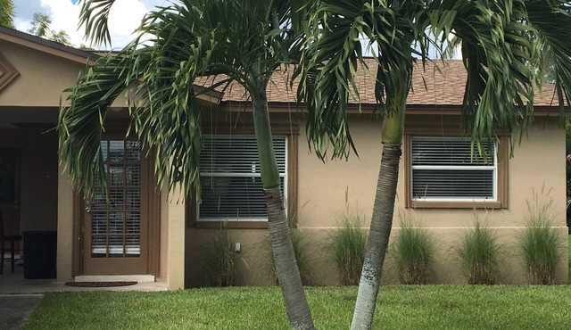 Coastal Cottage near beaches, dining & shopping! in Naples