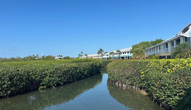 Coastal Themed Villa Retreat in Paradise Awaits for You! in Key Largo
