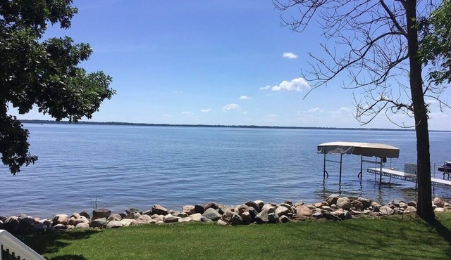 Come Enjoy Your Lake Getaway On Otter Tail In This Comfortable Home in Ottertail