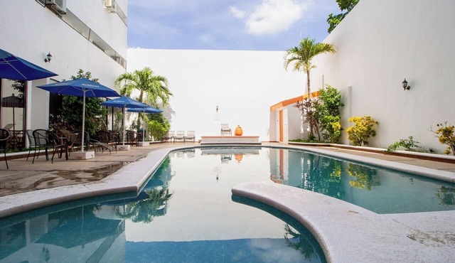 Comfortable 2 Double Room w/Pool Access and Relaxing Garden in Mérida Centro