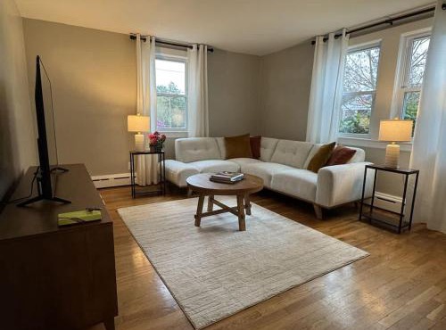 Comfortable 4 Bed Home close to Gillette in Foxborough