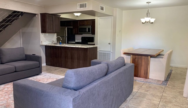 Comfortable Condo near YRMC w/parking