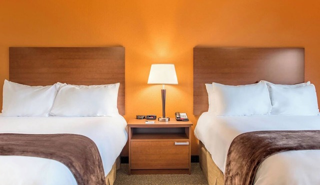 Comfortable Unit w/In-Room Kitchen Near Scheels Arena in Fargo