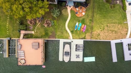 Conroe Lakefront Cottage in Montgomery