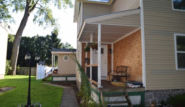 Convenient 2-bedroom apartment in Glens Falls with WiFi in Glens Falls