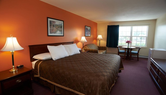 Coos Motor Inn in Lancaster