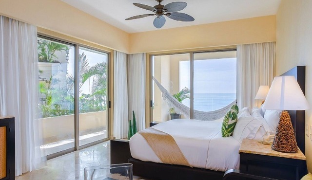 Cozy 1-bedroom apartment in brilliant Puerto Vallarta with AC on Resort