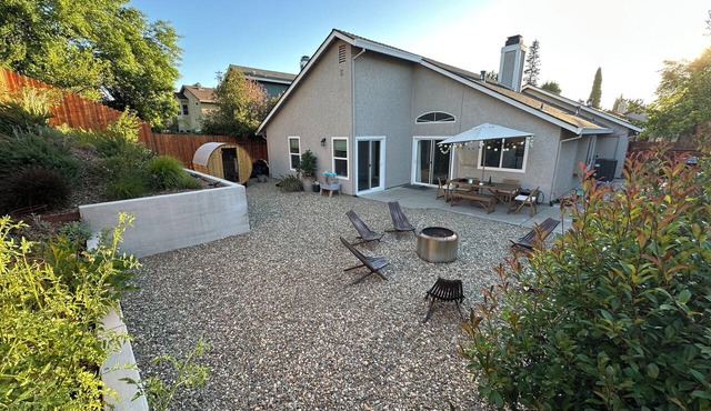 Cozy 3 Bedroom house in Sacramento w/Private Sauna in Antelope