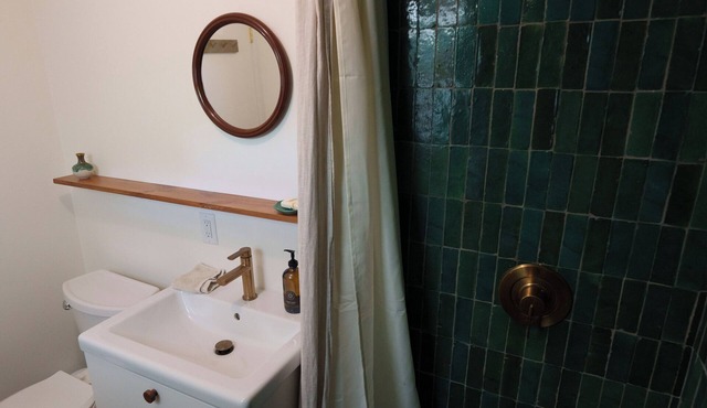 Cozy and private one-bedroom studio in Bishop