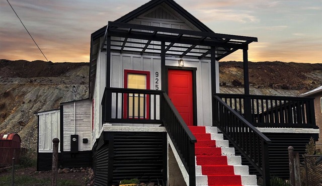 Cozy Bisbee Bungalow - Games, Dogs Welcome