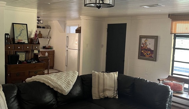 Cozy cabin, easy lake access, Ridge Route, Lake Tenkiller-close to Fin & Feather in Vian