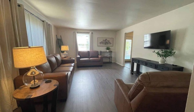 Cozy Colonial Retreat in Monaca