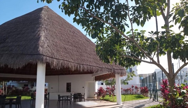 Cozy Connected House in Private Residence