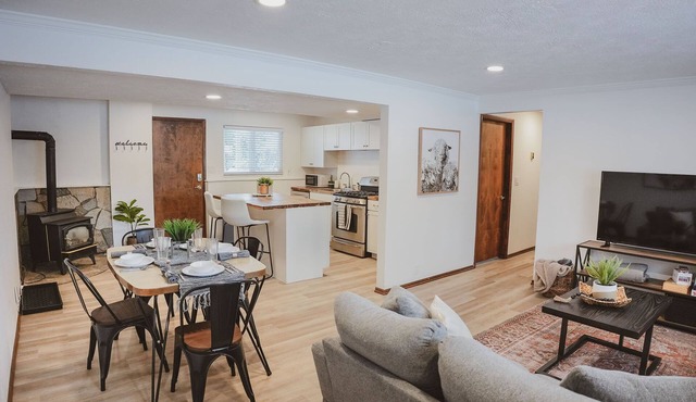 Cozy Convenient Basement Apt. in Logan