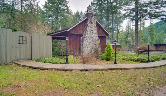 Cozy, Historic Wolf Creek Cabin Near Hiking in Wolf Creek