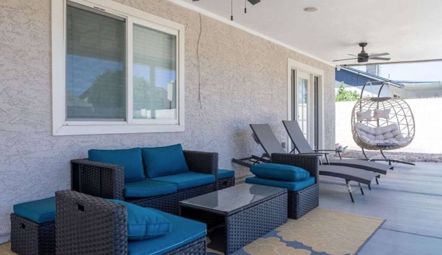 Cozy house with open backyard near hiking trails