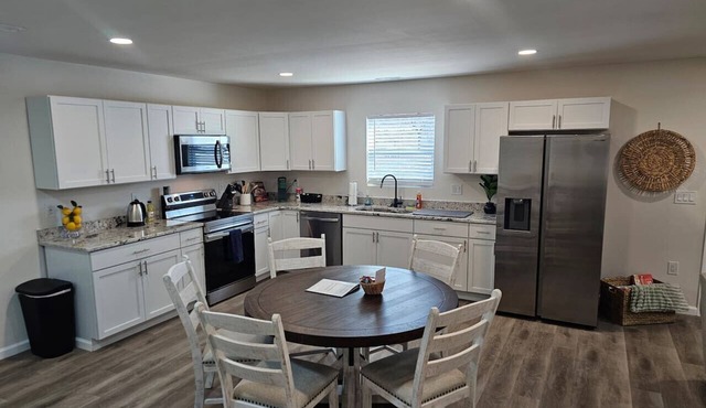 Cozy New Const. Ranch Near Park in Middletown