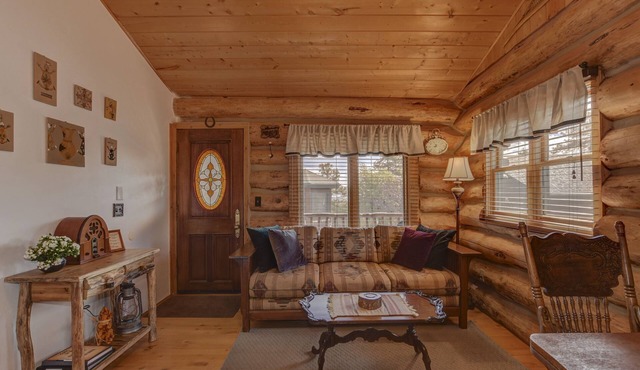 Cozy & Serene Cabin Escape with Mountain Forest Views