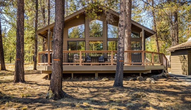 Cozy Sunriver Gateway: SHARC, Beautiful Windows, Deck, Games, Bikes in Sunriver