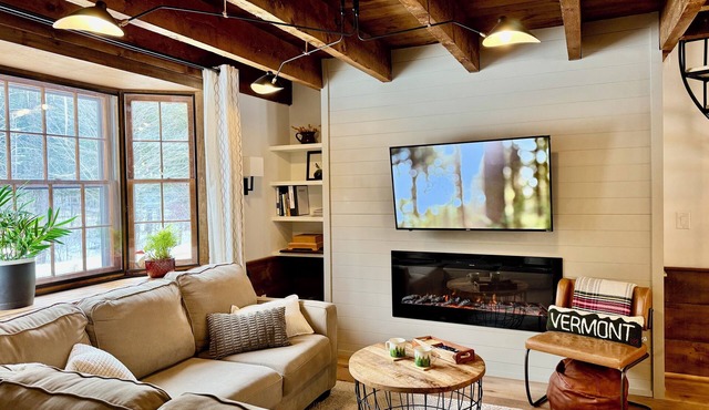 Cozy VT Retreat Coffee Bar Fireplace Near Quechee Gorge Min to Woodstock in Hartford
