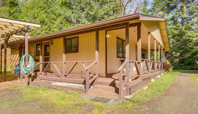 Creative Escape! Eagle's Nest Hideaway in Cottage Grove