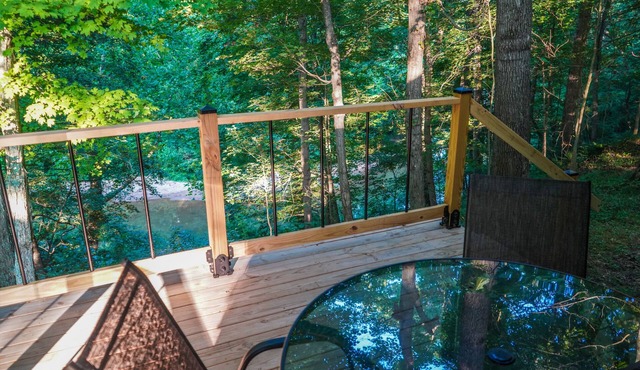 Creek View, Covered Decks & Private Hot Tub, Woods, Peaceful, Wildlife! in Chillicothe
